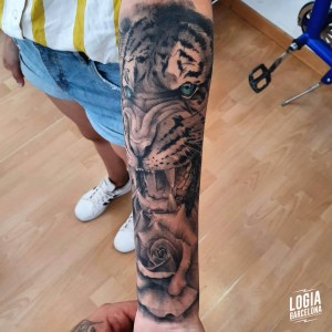 tatuaje_brazo_rosa_tigre_logiabarcelona_arko_13